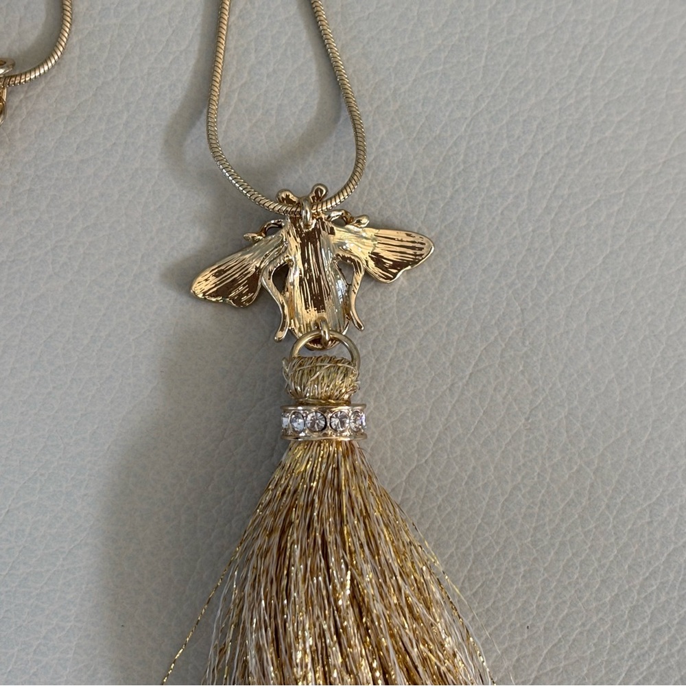 Lilly Pulitzer Bee Tassel Necklace. - Picture 2 of 7